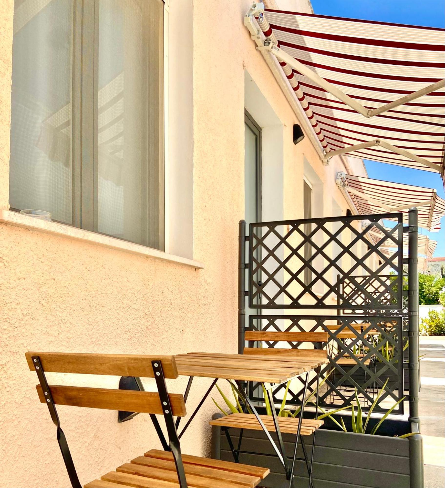 Costa Azzurra Bed & Breakfast *