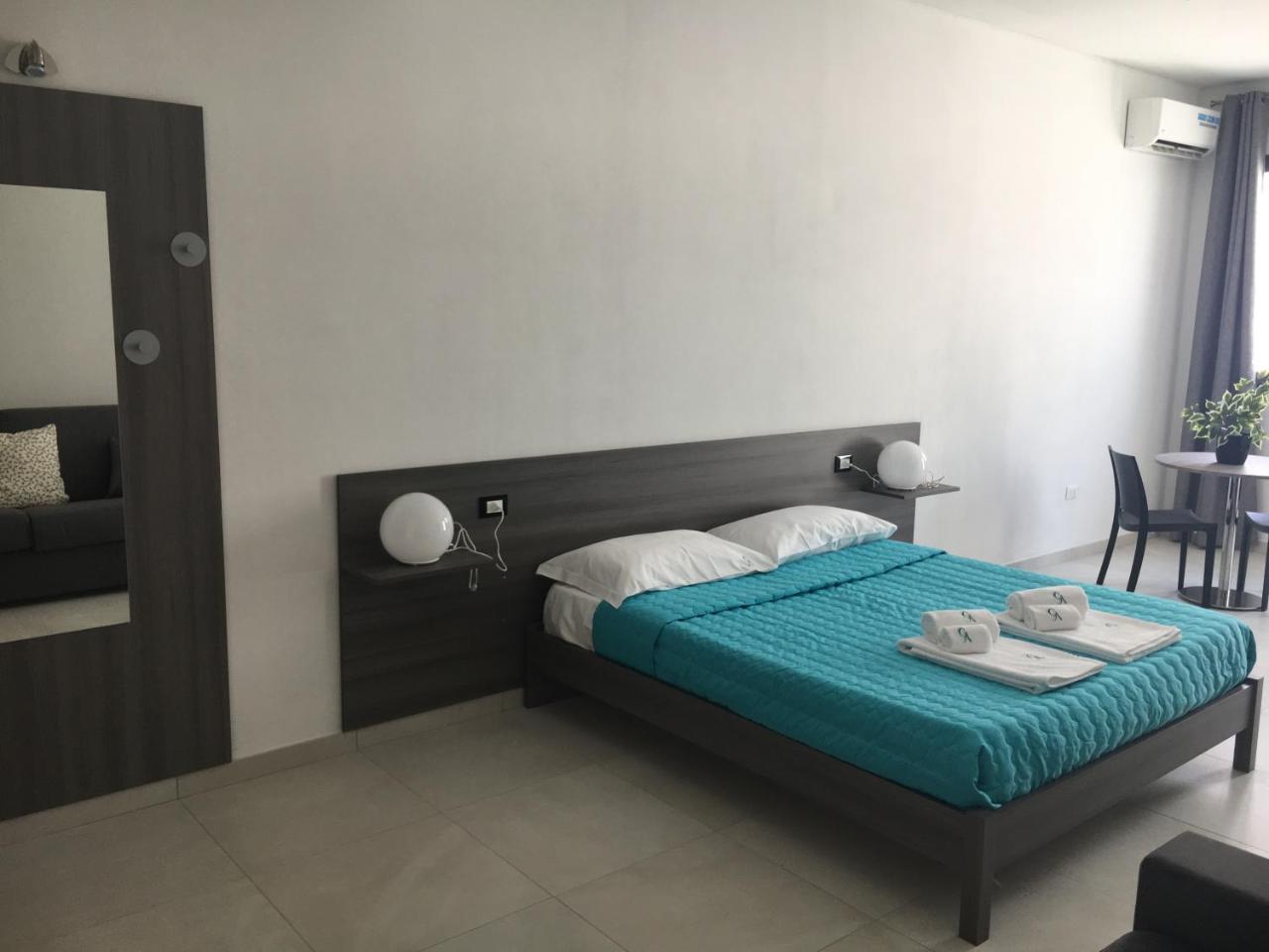 Costa Azzurra Bed & Breakfast *