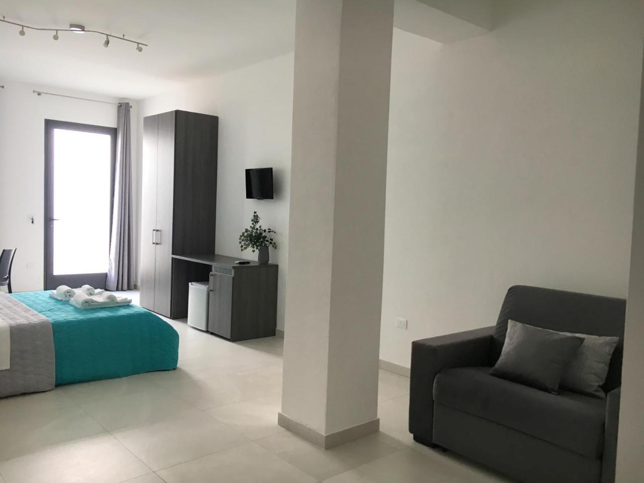 Costa Azzurra Bed & Breakfast